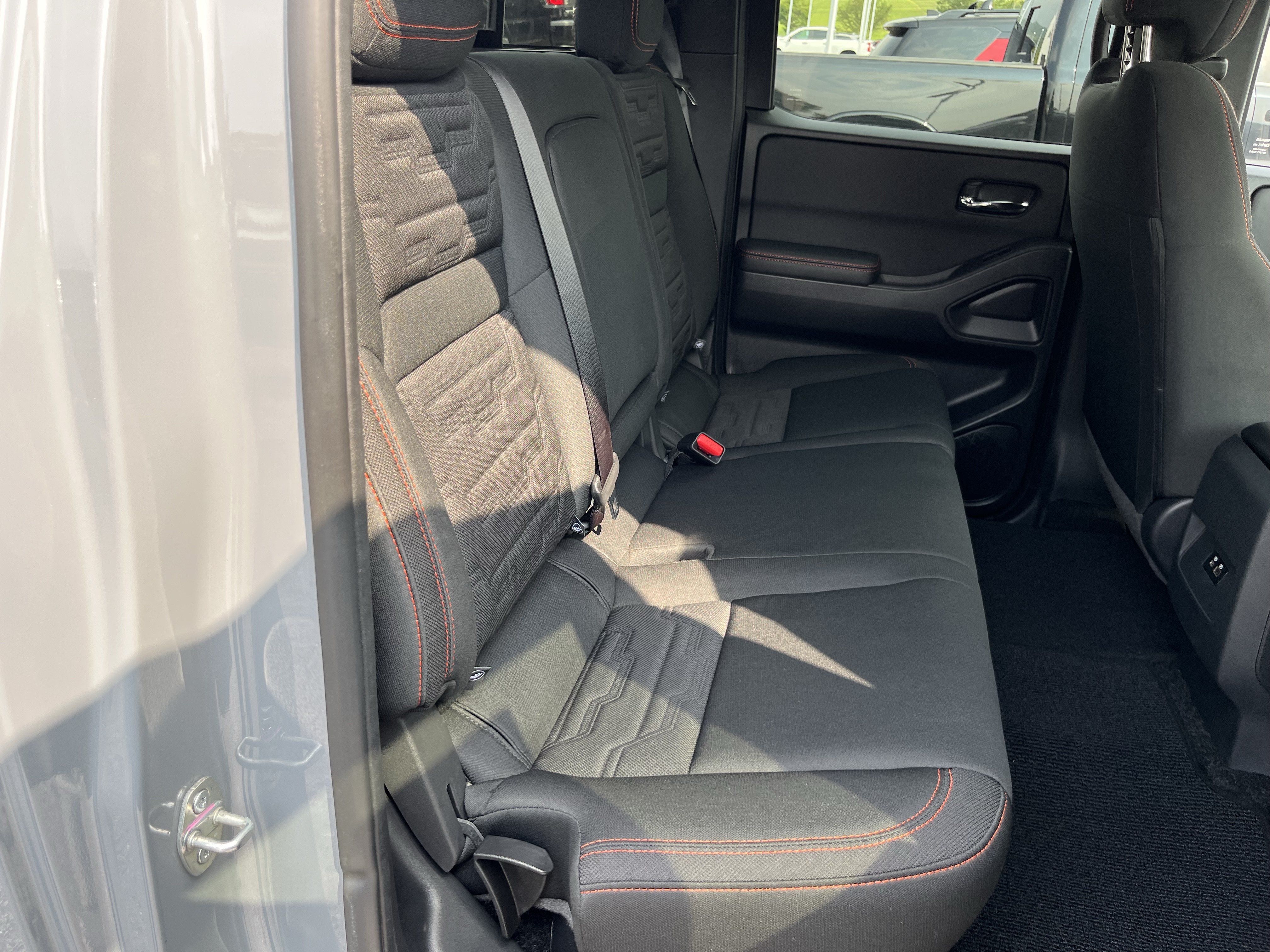 Used 2025 Nissan Frontier PRO-4X AWD/4WD image 4