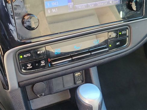 Used 2019 Toyota Corolla LE image 26