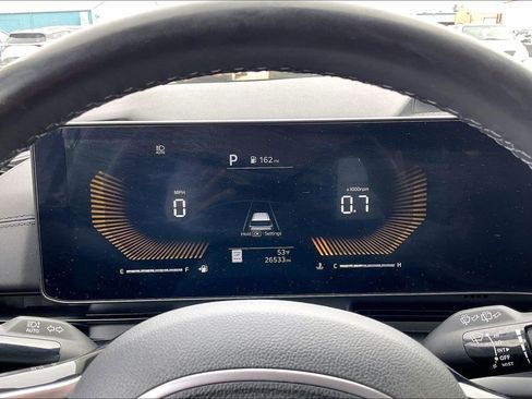 Used 2025 Kia Carnival image 19