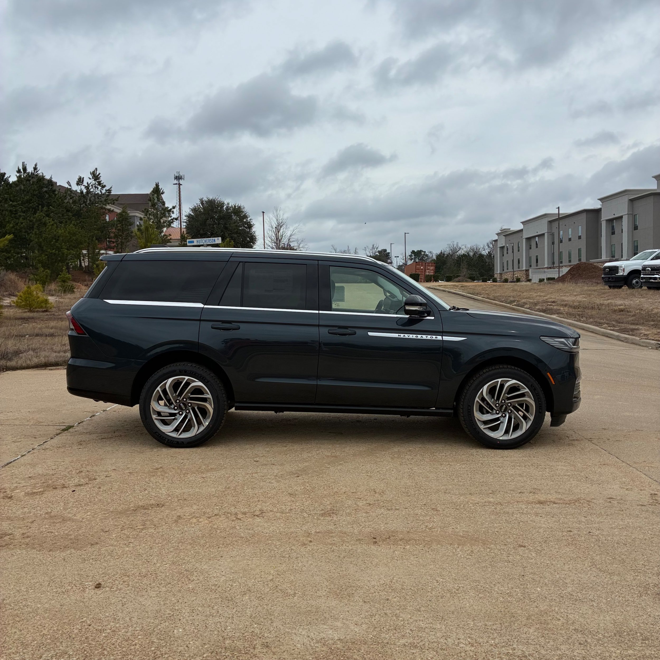 New 2025 Lincoln Navigator Reserve AWD/4WD image 4