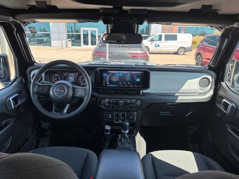 Used 2025 Jeep Wrangler Unlimited Sport AWD/4WD image 31