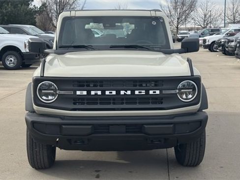 New 2025 Ford Bronco Base image 3