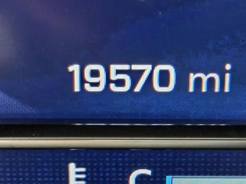 Used 2024 Chevrolet Suburban High Country image 23