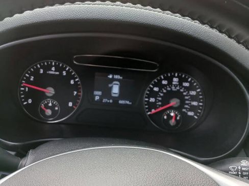 Used 2019 Kia Sorento LX w/ LX Convenience Package image 4