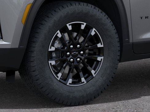 New 2026 Chevrolet Traverse Z71 w/ Driver Confidence Package AWD/4WD image 9