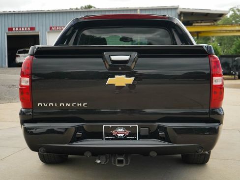 Used 2013 Chevrolet Avalanche LTZ RWD image 20