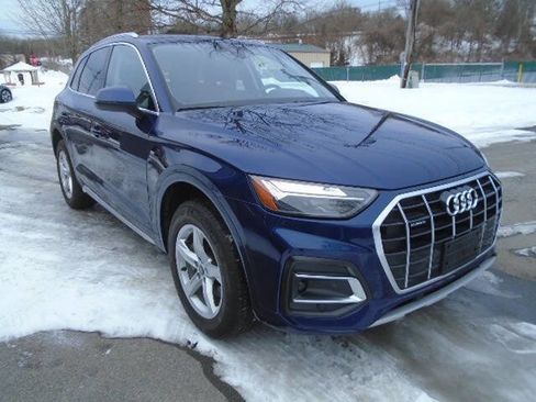 Used 2023 Audi Q5 2.0T Premium w/ Convenience Package image 3