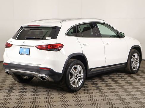 Used 2022 Mercedes-Benz GLA 250 4MATIC w/ Premium Package image 9