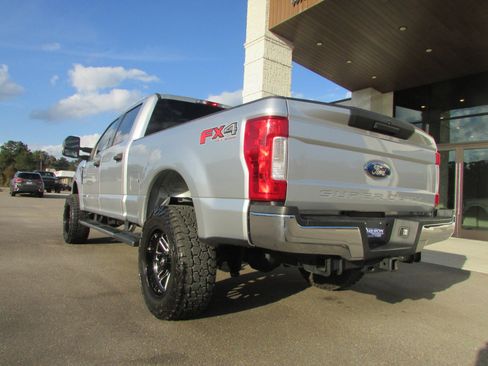 Used 2018 Ford F250 XLT image 3
