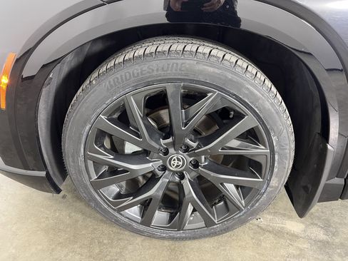 Used 2025 Toyota Crown Signia w/ Advanced Technology Package AWD/4WD image 25