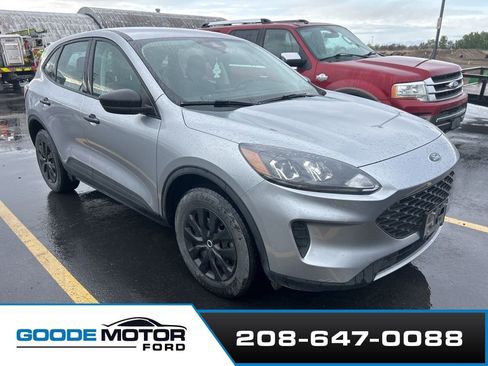 Used 2022 Ford Escape S image 2