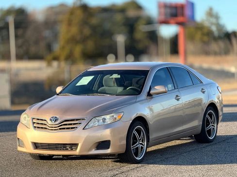 Used 2010 Toyota Camry LE image 6