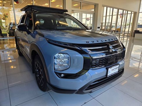 Used 2026 Mitsubishi Outlander LE AWD/4WD image 3