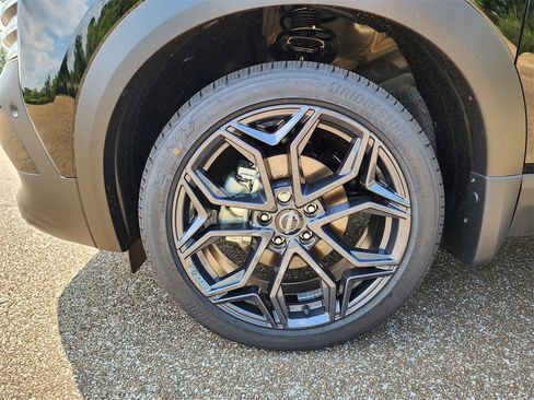 New 2025 Nissan Kicks SR w/ SR Premium Package image 19