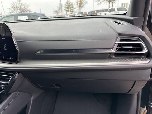 Used 2025 Chevrolet Traverse LT image 58