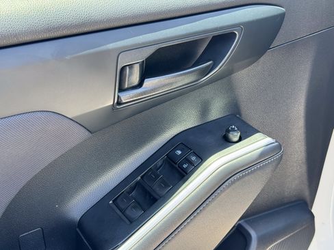 Used 2020 Toyota Highlander L FWD image 15