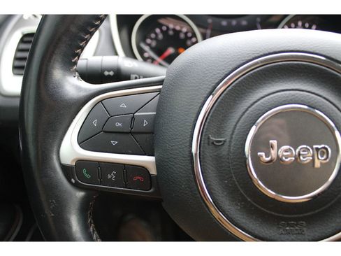 Used 2018 Jeep Compass Latitude w/ Cold Weather Group image 13