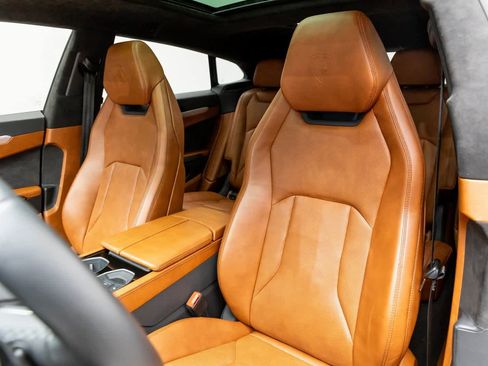 Used 2022 Lamborghini Urus image 10