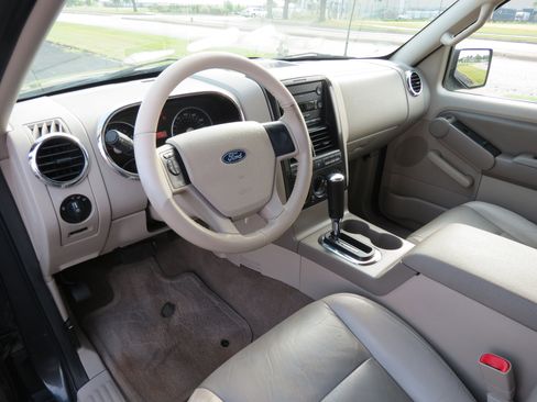Used 2007 Ford Explorer XLT image 19