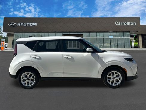 Used 2025 Kia Soul LX w/ LX Technology Package image 4