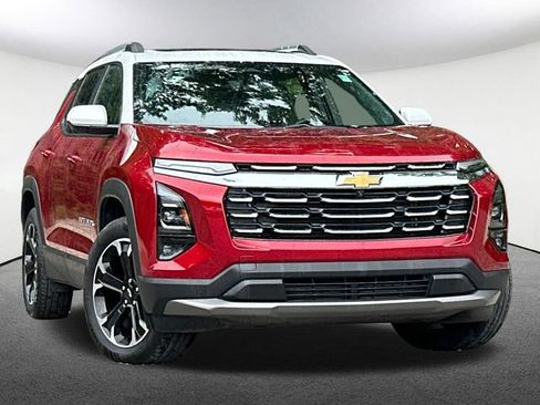 Used 2025 Chevrolet Equinox LT w/ Convenience Package II AWD/4WD image 2