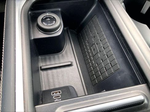 Used 2025 Ford Expedition Max Platinum AWD/4WD image 28