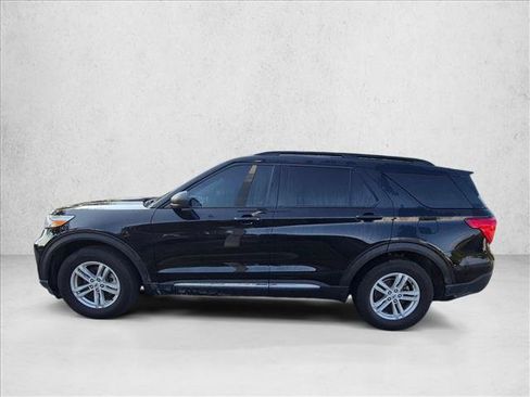 Certified 2023 Ford Explorer XLT w/ Equipment Group 202A RWD image 9