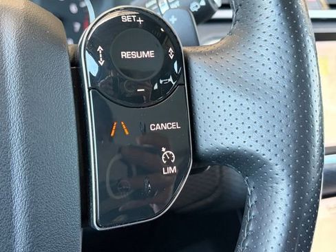 Used 2020 Land Rover Range Rover Velar S image 7