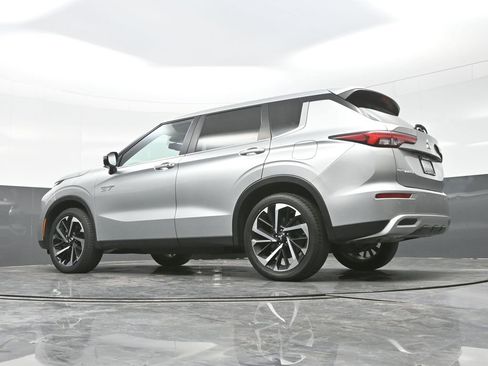 Used 2024 Mitsubishi Outlander SE image 37