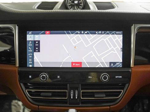 Used 2025 Porsche Macan S image 24