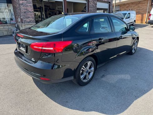 Used 2018 Ford Focus SE w/ SE Appearance Package image 16