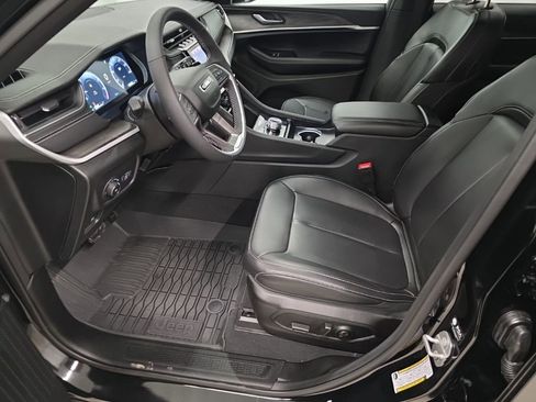 Used 2025 Jeep Grand Cherokee Limited w/ Trailer Tow Package image 13