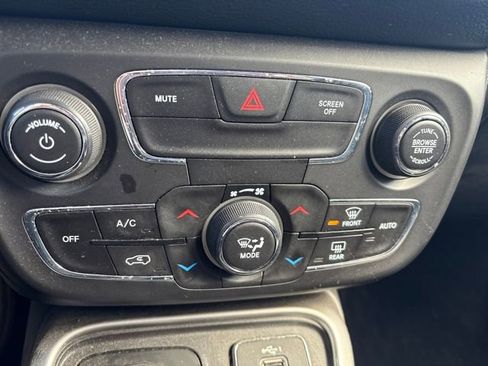 Used 2019 Jeep Compass Latitude image 22