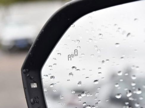 Certified 2023 Volkswagen Atlas Cross Sport SEL R-Line image 10