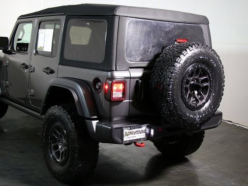 Used 2022 Jeep Wrangler Unlimited Rubicon w/ Xtreme Recon 35" Tire Package image 11