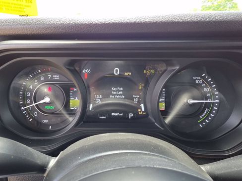 Used 2024 Jeep Wrangler Unlimited AWD/4WD image 27