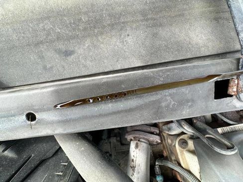 Used 2001 Pontiac Bonneville SE FWD image 40