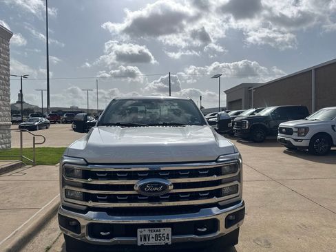 Used 2024 Ford F250 Lariat w/ Lariat Ultimate Package AWD/4WD image 2