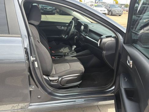 Used 2020 Kia Forte LXS FWD image 19