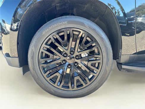 Used 2023 GMC Yukon SLE image 34