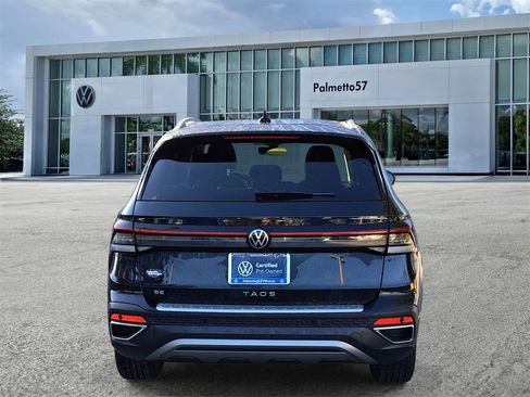 Certified 2025 Volkswagen Taos SE w/ Panoramic Sunroof Package image 5