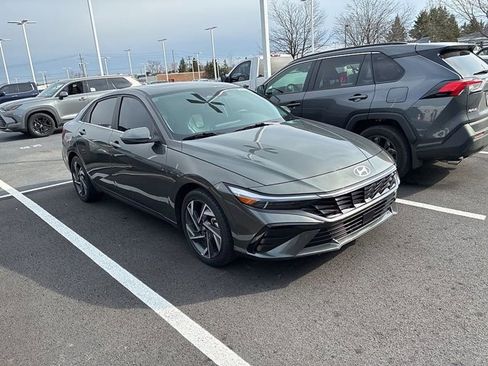 Used 2024 Hyundai Elantra Limited image 2