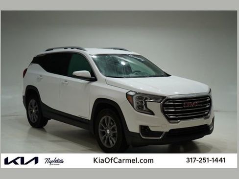Used 2024 GMC Terrain SLT image 1