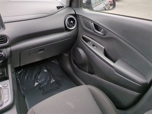 Used 2023 Hyundai Kona SEL w/ Winter Weather Package image 17