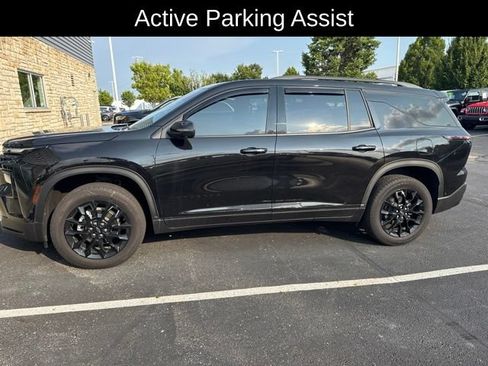 Used 2024 Chevrolet Traverse LT w/ Enhanced Driving Package FWD image 2