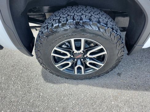 Used 2024 GMC Sierra 1500 AT4 w/ Technology Package image 6