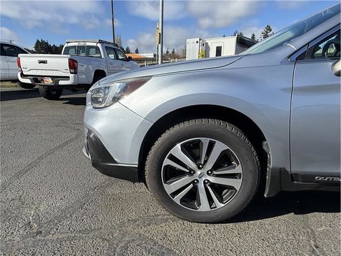 Used 2018 Subaru Outback 3.6R Limited image 10