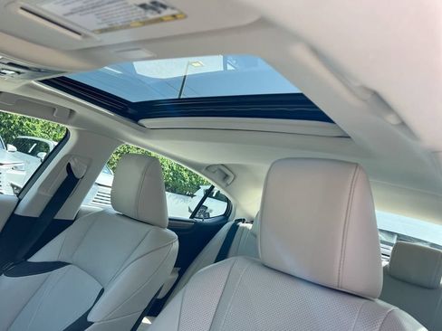 Certified 2024 Lexus ES 300h w/ Technology Package FWD image 18