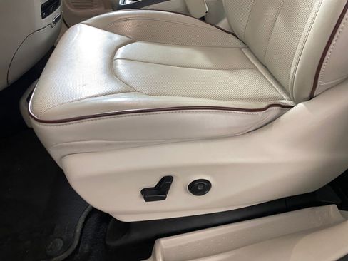 Used 2017 Chrysler Pacifica Limited image 13