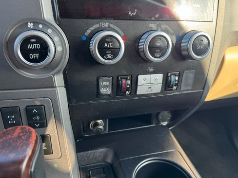 Used 2014 Toyota Sequoia Platinum image 20